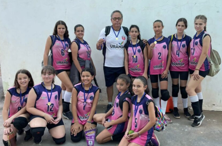  Equipe de Urânia é campeã em Torneio Regional de Voleibol Mirim Feminino