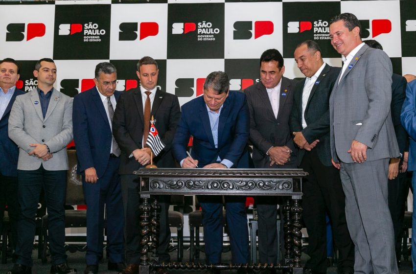  Governo do Estado sanciona aumento salarial para as polícias de São Paulo