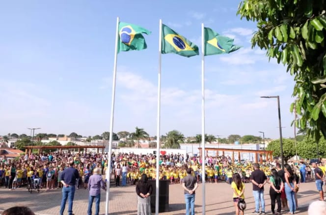  Prefeitura de Urânia realiza hasteamento da bandeira em comemoração ao Dia da Independência